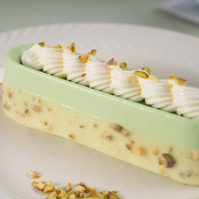 令人愉悦的水果和甜心慕斯蛋糕