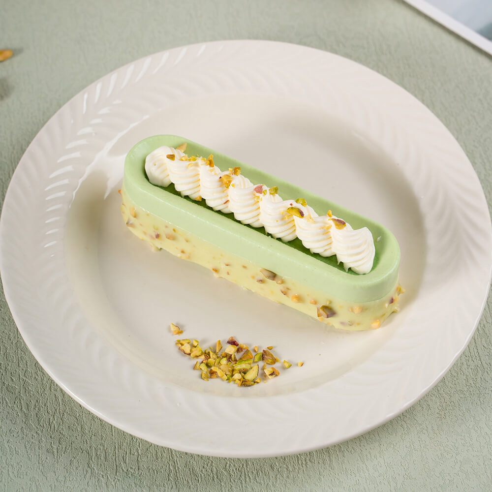 令人愉悅的水果和甜心慕斯蛋糕