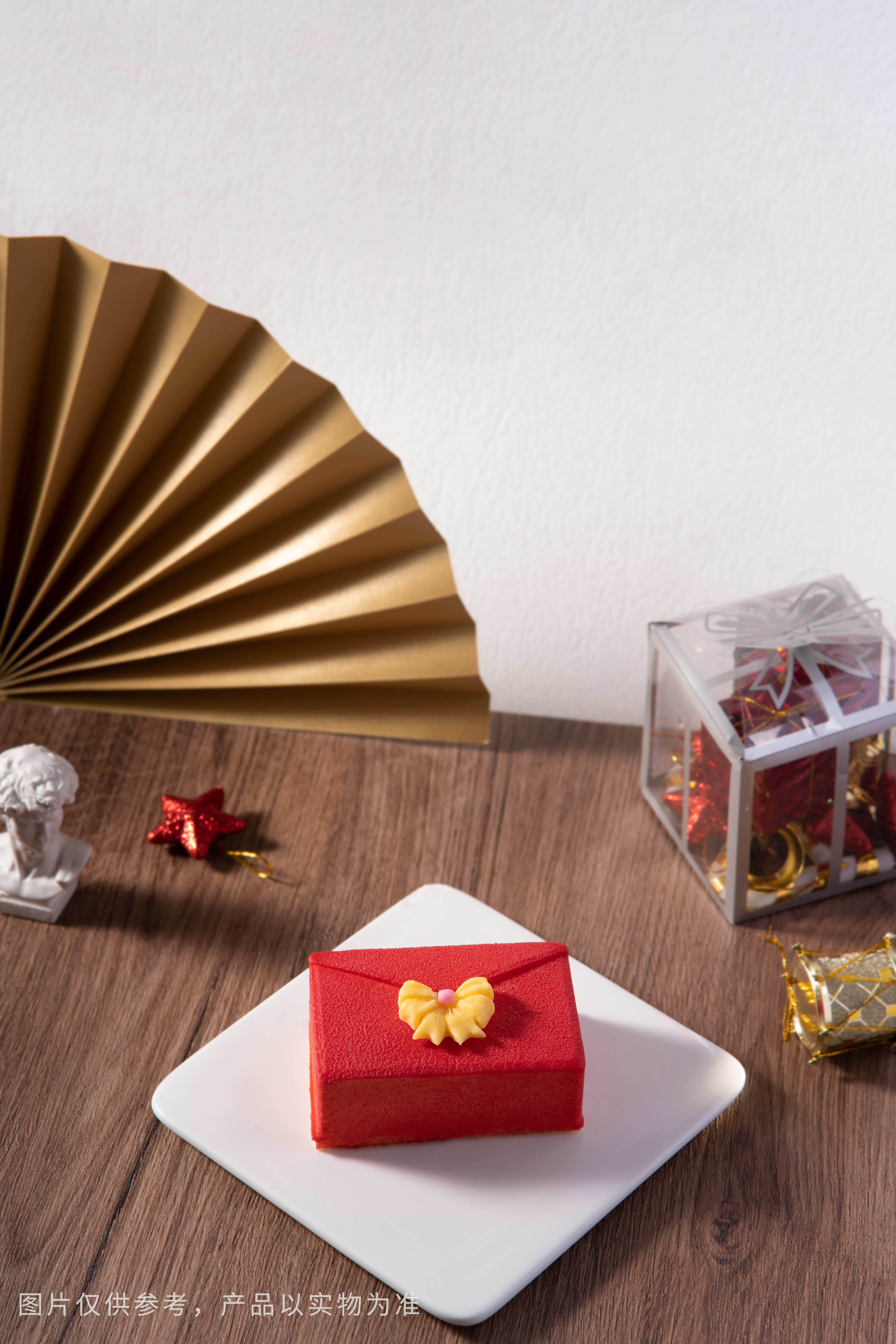 Улаан пакет мусс бялуу