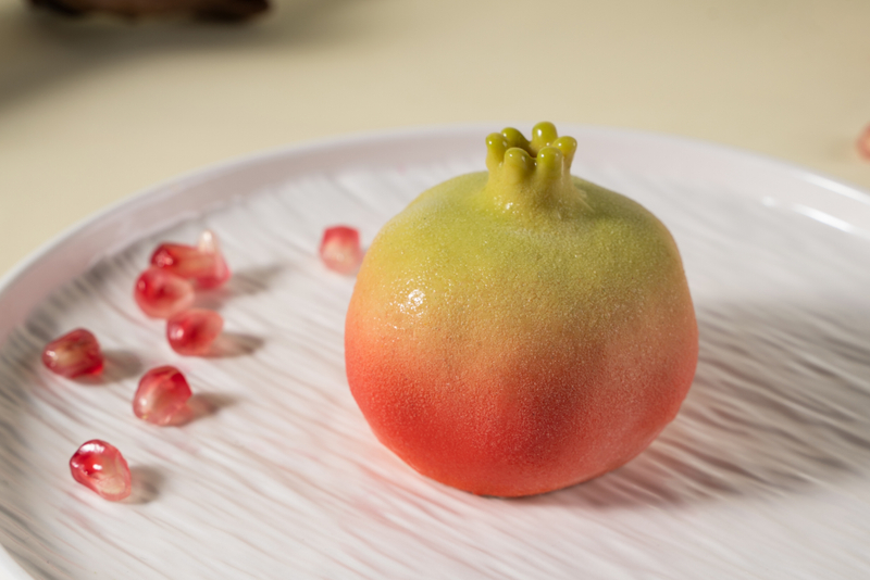 精致石榴慕斯蛋糕