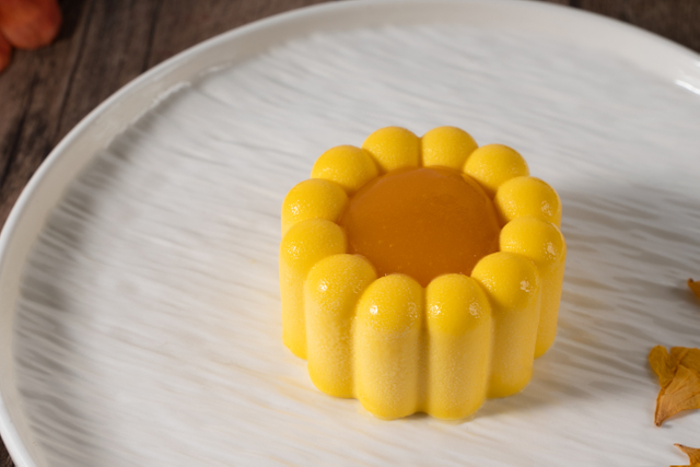 色彩缤纷、美味向日葵慕斯蛋糕