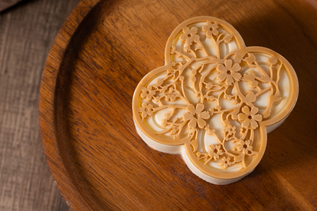 精緻的四葉三葉草咖啡葡萄柚蛋糕