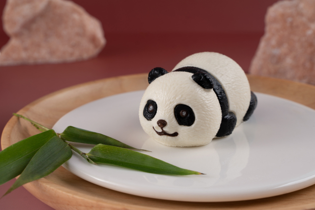  可愛的國王熊貓奶酪蛋糕