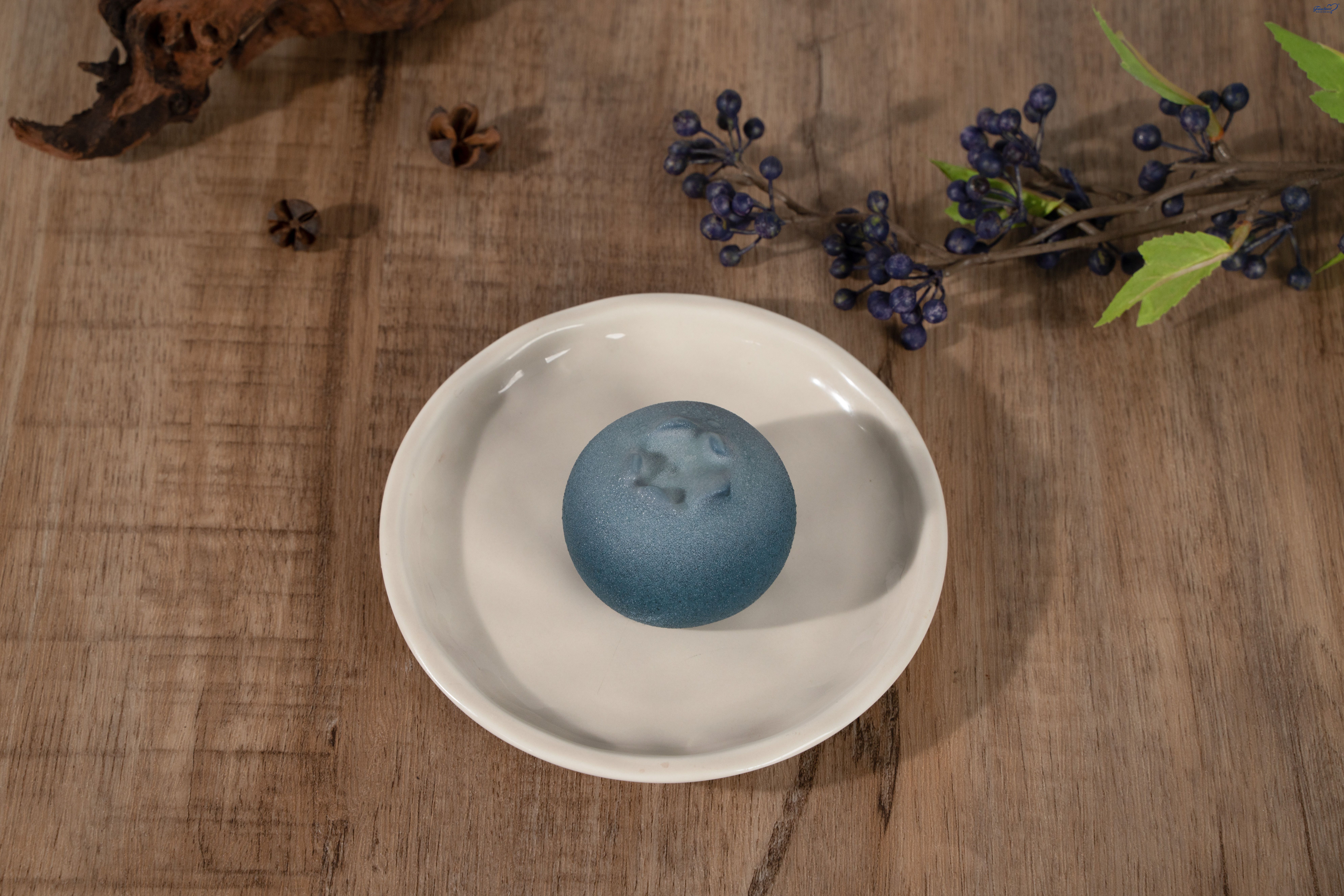 ブルーベリーの形のムースケーキ